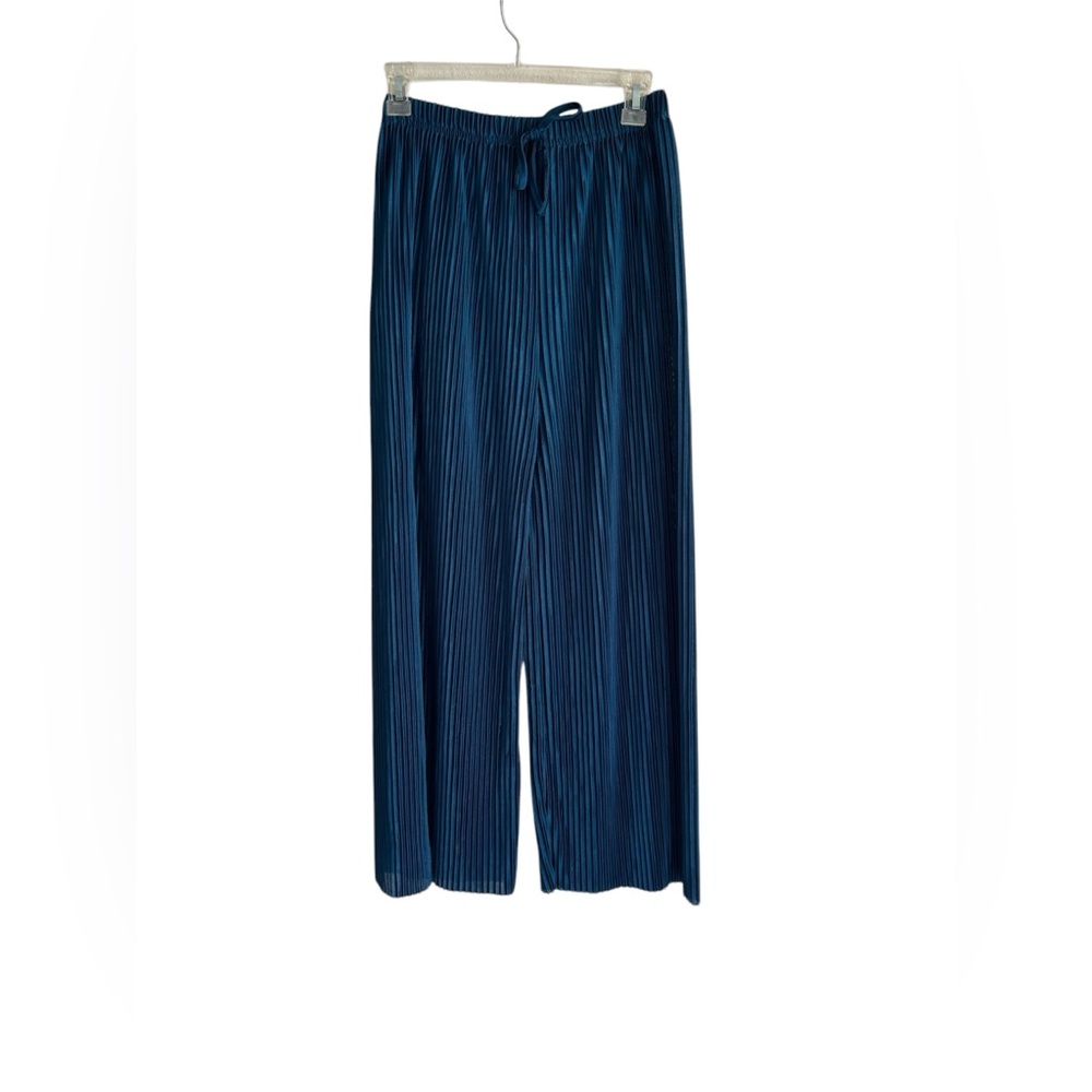 Silky pleated wide leg pants
